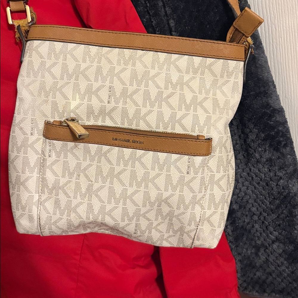 Michael Kors crossbody - Picture 3 of 5